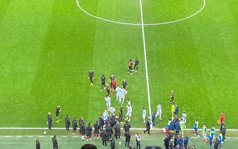 🎥 CAOS in Turchia: Mertens simula, l’Adana abbandona il campo per protesta! Poi l’attacco di Mou e Fener… 💥