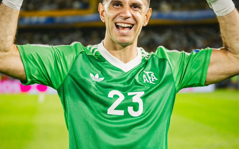 🇦🇷 Dibu Martinez: “Se l’Argentina vince due Mondiali di fila, mi ritiro dal calcio internazionale”