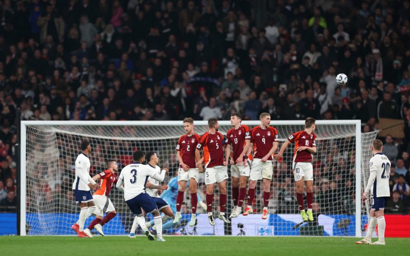 📸 Punizione CAPOLAVORO di James, Kane eguaglia Klose: tris Inghilterra alla Lettonia, ma cosa ha sbagliato Gutkovskis?! 😱