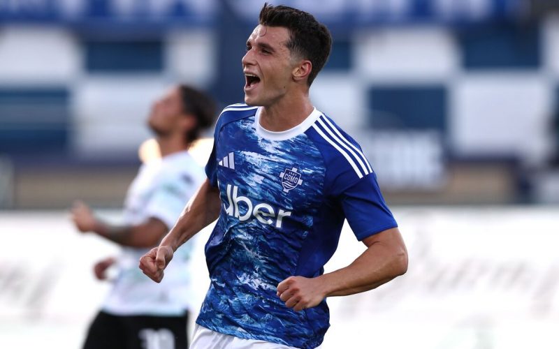 🚨 Como, si ferma Douvikas: infortunio nel match contro la Fiorentina