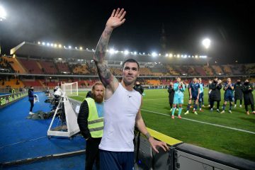 📸 Romagnoli saluta il popolo biancoceleste: la scena dopo Lecce-Lazio è 😢