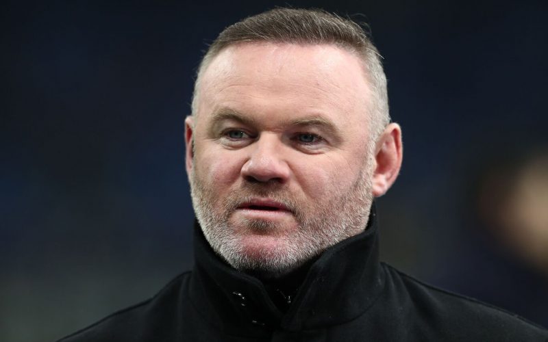 💥 Rooney esplode contro Ilett: “Se lo United vincesse la 5^ partita, diventerebbe irrilevante. Non ne posso più”